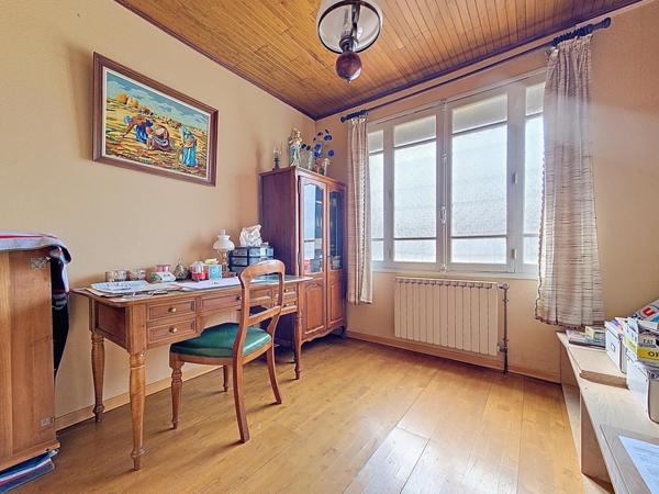 Maison traditionnelle R+1 avec jardin et grand garage – Bédarieux, secteur recherché