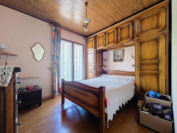 Maison traditionnelle R+1 avec jardin et grand garage – Bédarieux, secteur recherché