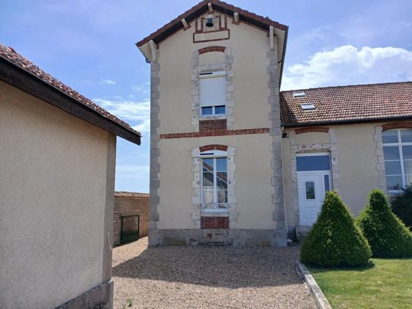 Location                                                      Maison de village
                        
                     4 pièces                      93 m2                     à Janville-en-Beauce