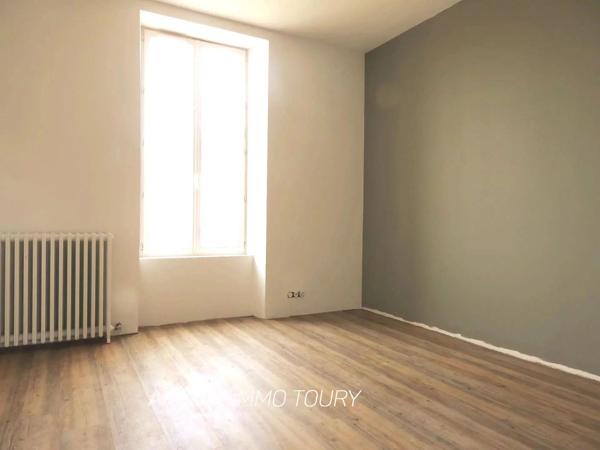 Location                                                      Maison de village
                        
                     4 pièces                      93 m2                     à Janville-en-Beauce