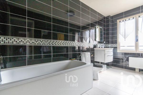 Maison 4 pièces de 88 m² à Mantes-la-Jolie (78200)