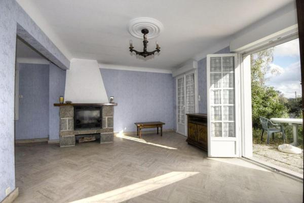 Maison avec atelier de 100 m2 , sur terrain  de 2700 m2 au calme