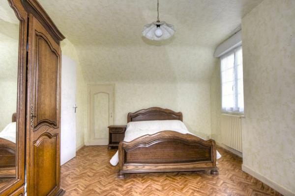 Maison avec atelier de 100 m2 , sur terrain  de 2700 m2 au calme