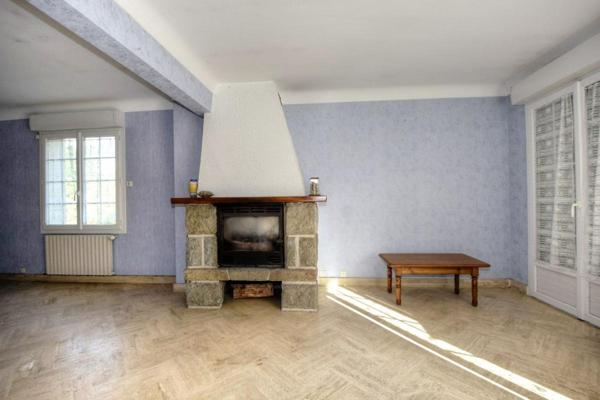 Maison avec atelier de 100 m2 , sur terrain  de 2700 m2 au calme