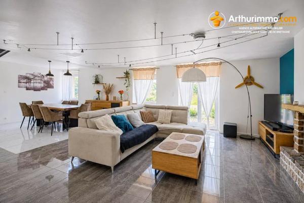 Vente                                                      Maison
                        
                     5 pièces                      140 m2                     à Val-d'Izé