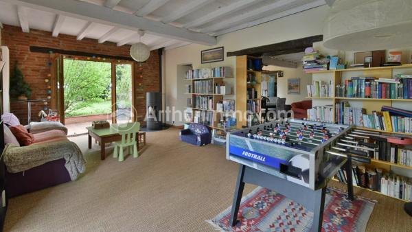 Vente                                                      Maison
                        
                     8 pièces                      257 m2                     à Saint-Jean-Lherm