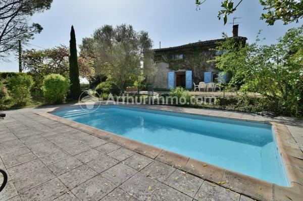 Vente                                                      Maison
                        
                     8 pièces                      257 m2                     à Saint-Jean-Lherm