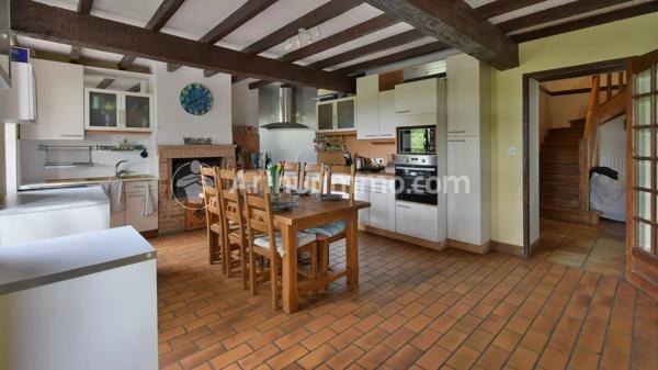 Vente                                                      Maison
                        
                     8 pièces                      257 m2                     à Saint-Jean-Lherm