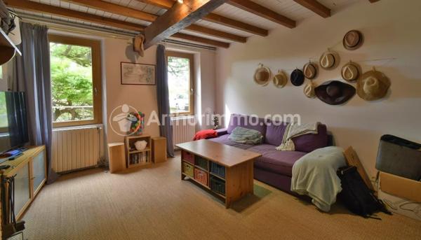 Vente                                                      Maison
                        
                     8 pièces                      257 m2                     à Saint-Jean-Lherm