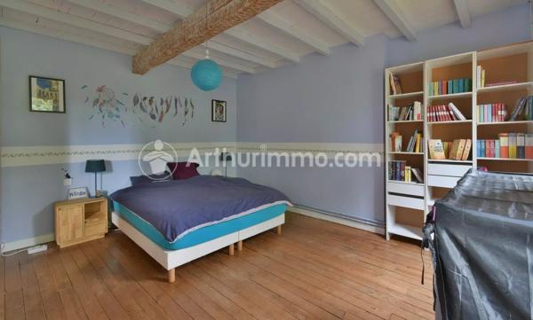 Vente                                                      Maison
                        
                     8 pièces                      257 m2                     à Saint-Jean-Lherm