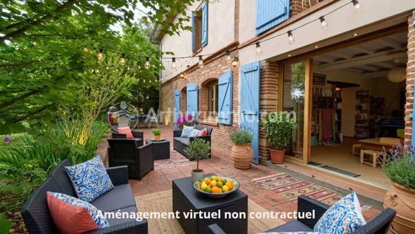 Vente                                                      Maison
                        
                     8 pièces                      257 m2                     à Saint-Jean-Lherm