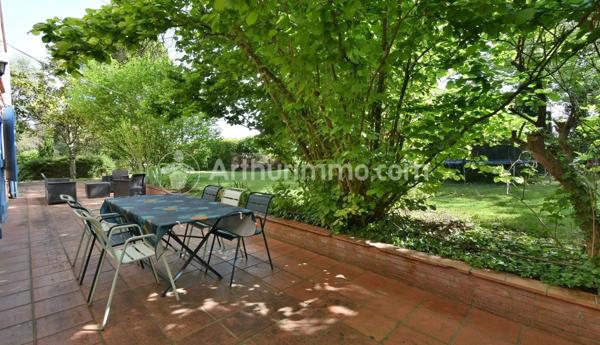 Vente                                                      Maison
                        
                     8 pièces                      257 m2                     à Saint-Jean-Lherm