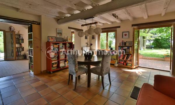 Vente                                                      Maison
                        
                     8 pièces                      257 m2                     à Saint-Jean-Lherm
