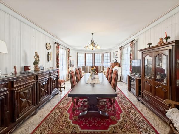 Maison 6 pièces de 133 m² à Montréal (32)