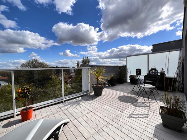 Dernier étage Jules Verne superbe appartement avec terrasse et double box fermé