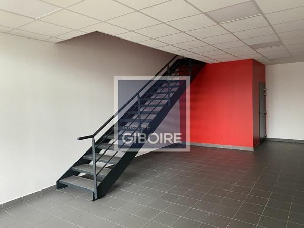 Local d'activites 2016 m² à vendre CARQUEFOU (réf : 44.018832)