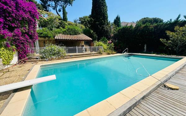 Maison à vendre    5 pièces • 245 m2 La Seyne-sur-Mer