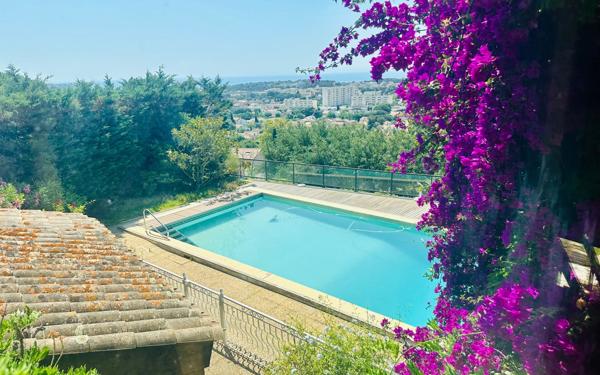 Maison à vendre    5 pièces • 245 m2 La Seyne-sur-Mer