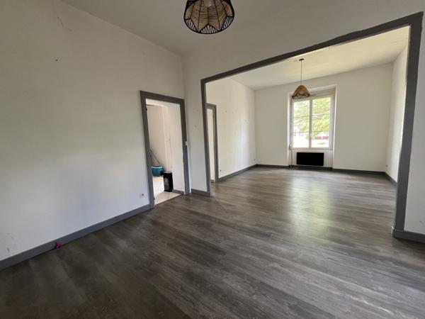 Maison à louer 735 € CC Gièvres 4 p 82 m² DPE E