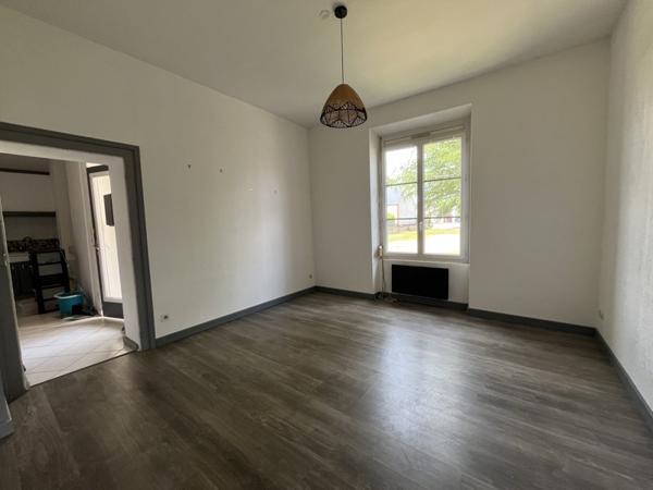 Maison à louer 735 € CC Gièvres 4 p 82 m² DPE E