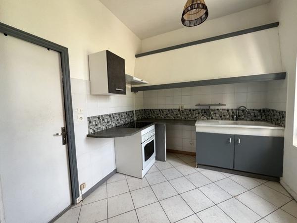 Maison à louer 735 € CC Gièvres 4 p 82 m² DPE E