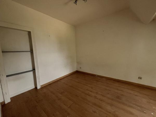 Maison à louer 735 € CC Gièvres 4 p 82 m² DPE E