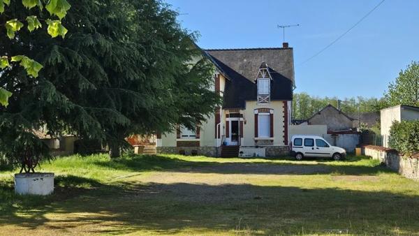Maison à louer 735 € CC Gièvres 4 p 82 m² DPE E