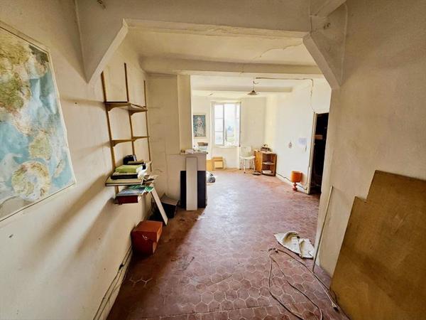 Le Luc (83340) Appartement à refaire + combles aménageables
