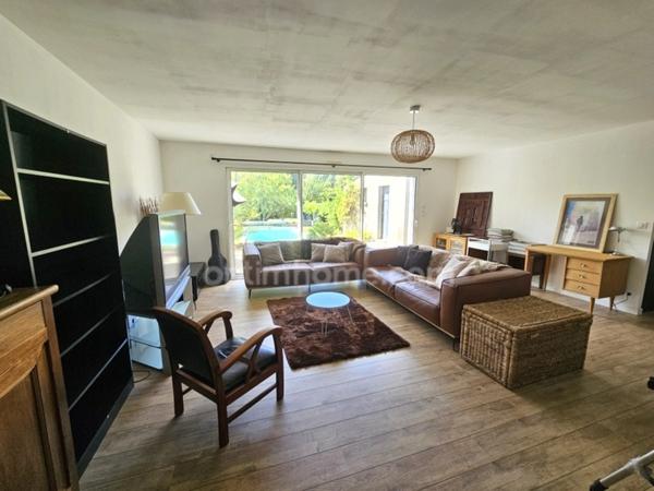 Magnifique maison rénovée de 157 m² avec piscine et garage – RUELLE SUR TOUVRE (16)