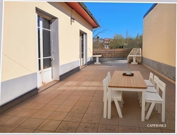 Maison à vendre 7 pièces- 2 logements et 2 garages CONDOM (32)
