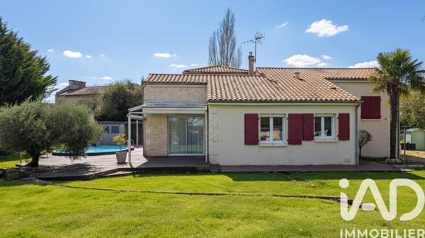 Maison à vendre 10 pièces 249 m² Aiffres