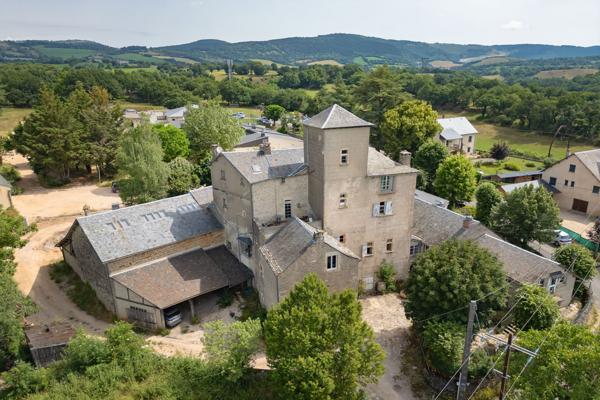 Manoir du 16ème siècle, partiellement rénové, idéal investissement locatif ou touristique