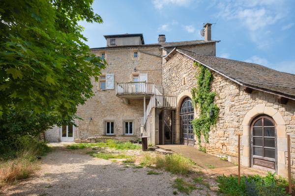 Manoir du 16ème siècle, partiellement rénové, idéal investissement locatif ou touristique