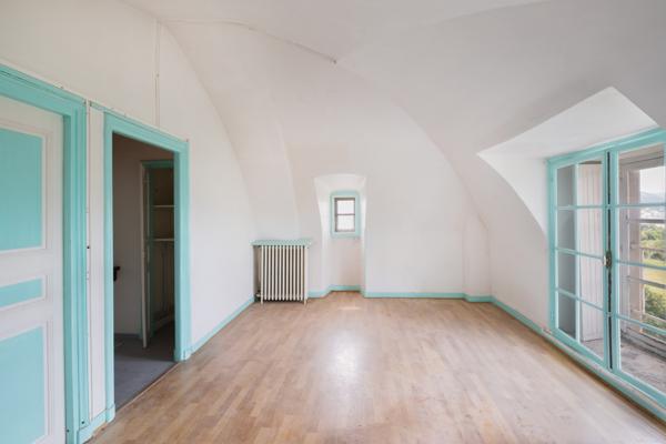 Manoir du 16ème siècle, partiellement rénové, idéal investissement locatif ou touristique