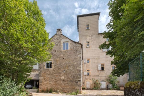 Manoir du 16ème siècle, partiellement rénové, idéal investissement locatif ou touristique