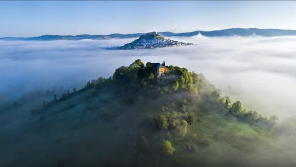 Manoir du 16ème siècle, partiellement rénové, idéal investissement locatif ou touristique