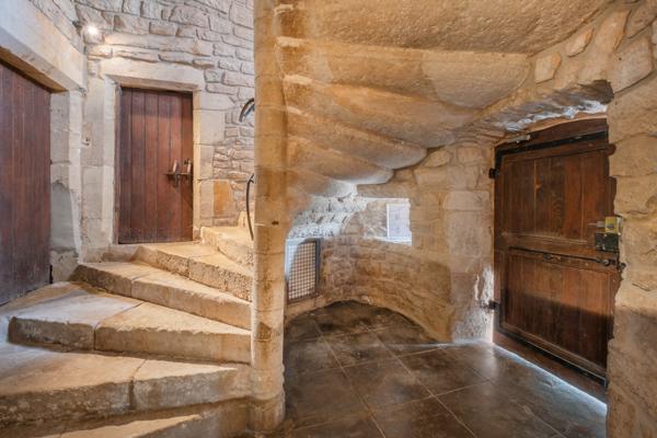 Manoir du 16ème siècle, partiellement rénové, idéal investissement locatif ou touristique