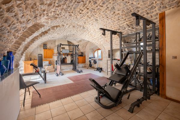 Manoir du 16ème siècle, partiellement rénové, idéal investissement locatif ou touristique