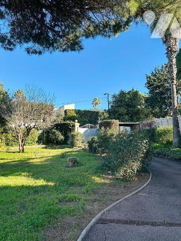 SUPER CANNES VILLA 230 M2 AVEC VUE DEGAGEE MER ET MONTAGNE