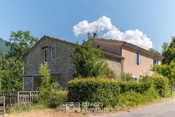 Ancien moulin situé à proximité de Die, en bordure de rivière