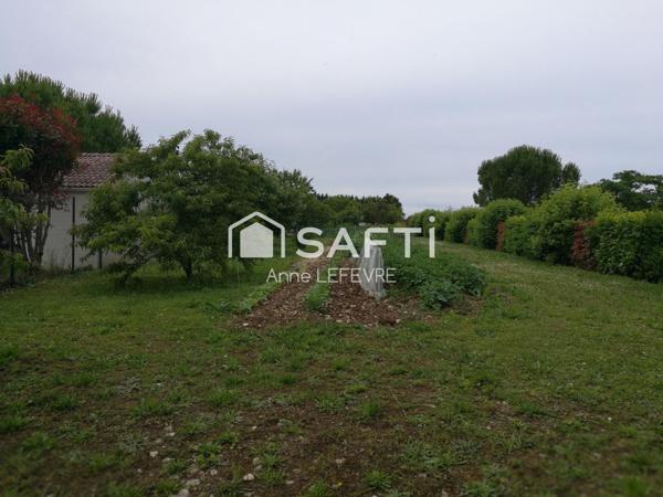 Beau terrain à bâtir entièrement clos de 1454m²