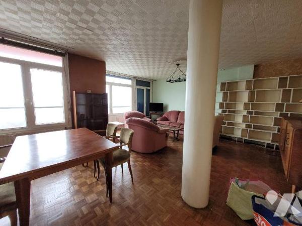 Situé au 6ème étage d'une résidence de standing sécurisée, avec concierge et ascenseur, apparte...