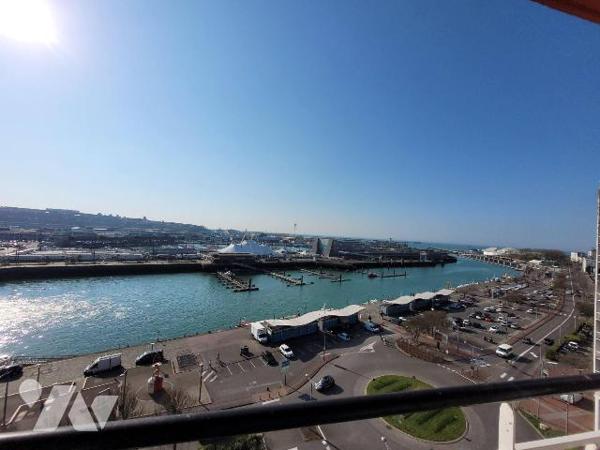 Situé au 6ème étage d'une résidence de standing sécurisée, avec concierge et ascenseur, apparte...