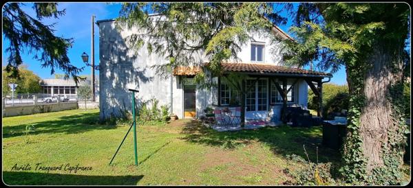 Dpt Vienne (86), Située à COUHE maison rénovée P8 d'environ 150m² - Terrain de 457 m²- commodités de PLAIN-PIED