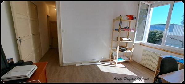 Dpt Vienne (86), Située à COUHE maison rénovée P8 d'environ 150m² - Terrain de 457 m²- commodités de PLAIN-PIED