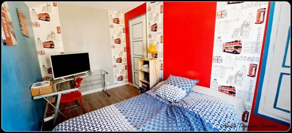 Dpt Vienne (86), Située à COUHE maison rénovée P8 d'environ 150m² - Terrain de 457 m²- commodités de PLAIN-PIED