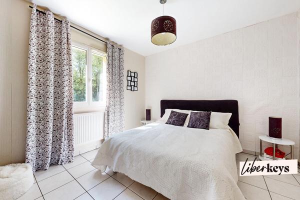 SAINT RÉMY - VILLA PLAIN PIED non mitoyenne - SALON 40 M² - 3 CHAMBRES - BUANDERIE - 1185 M² TERRAIN