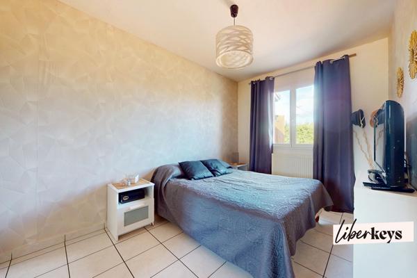SAINT RÉMY - VILLA PLAIN PIED non mitoyenne - SALON 40 M² - 3 CHAMBRES - BUANDERIE - 1185 M² TERRAIN