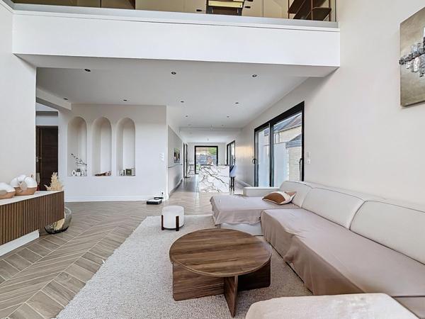 Lumière, volume et élégance aux portes de Tours