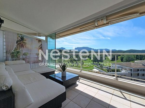 MANDELIEU : très beau 2P à RIVIERA GOLF - position dominante avec garage vue golf